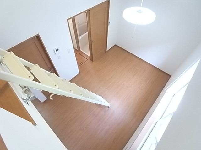 ロフトからお部屋を見た写真です。高いですね。。