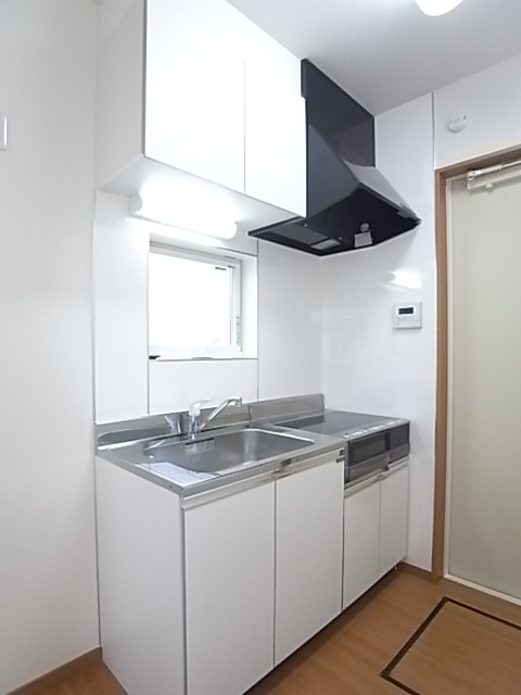 換気、明り取りの窓があるキッチン！