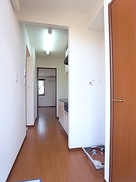 長さの取られた廊下。ゆとりを感じます。