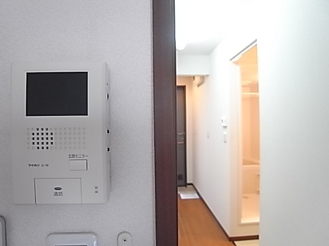 玄関はカラーモニターホンを確認してから開けましょう！