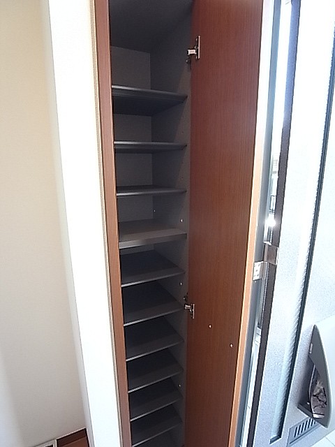 高さを調節できる全11段のシューズボックス！