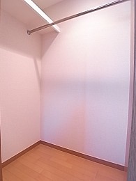 北側洋室のウォークインクローゼット