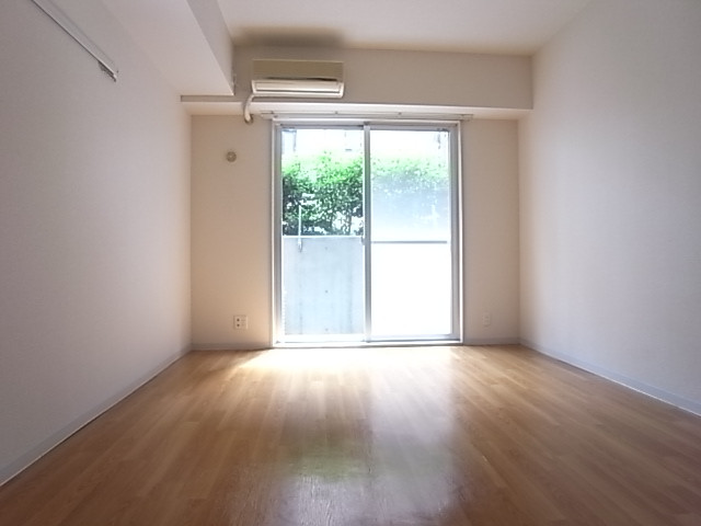南西向きで日当たりの良い洋室！