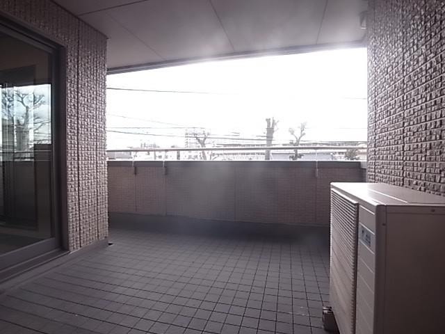 2階リビング側のバルコニー！3階の各部屋にもバルコニーがあります！