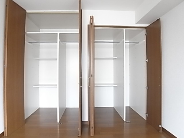2階洋室収納！奥行きのあるクローゼットでお部屋が片付きます！