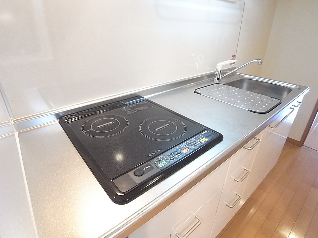 安全性にも配慮したIHクッキングヒーター2口。火力もガスと同等以上！