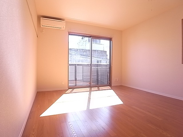 洋室は広めの8.8帖！