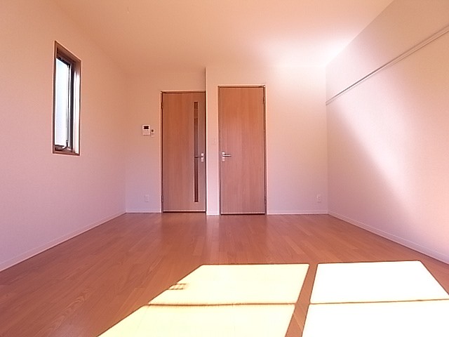 明るい色合いのフローリング！