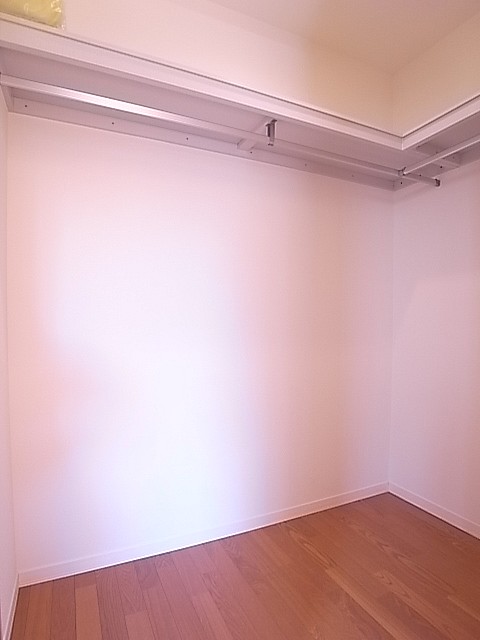 ウォークインクローゼットでお部屋がすっきり片付きます！