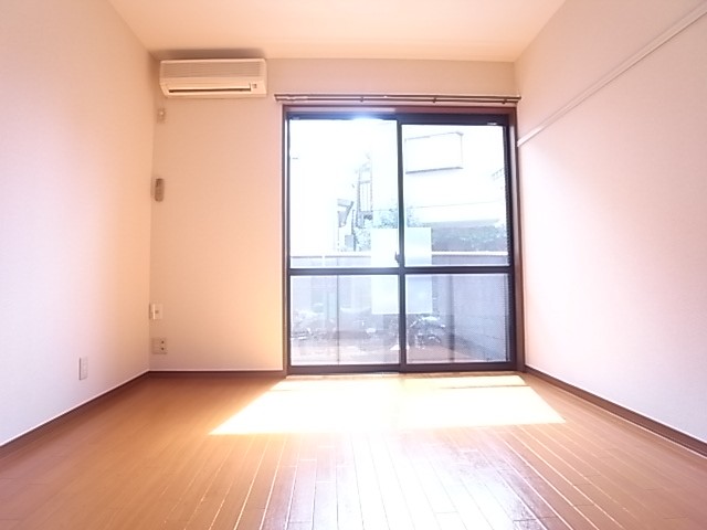 陽当たり良い洋室は5.6帖！
