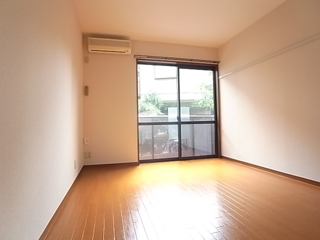 床はクッションフロア採用