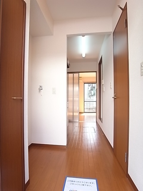 玄関から室内方向を撮影！