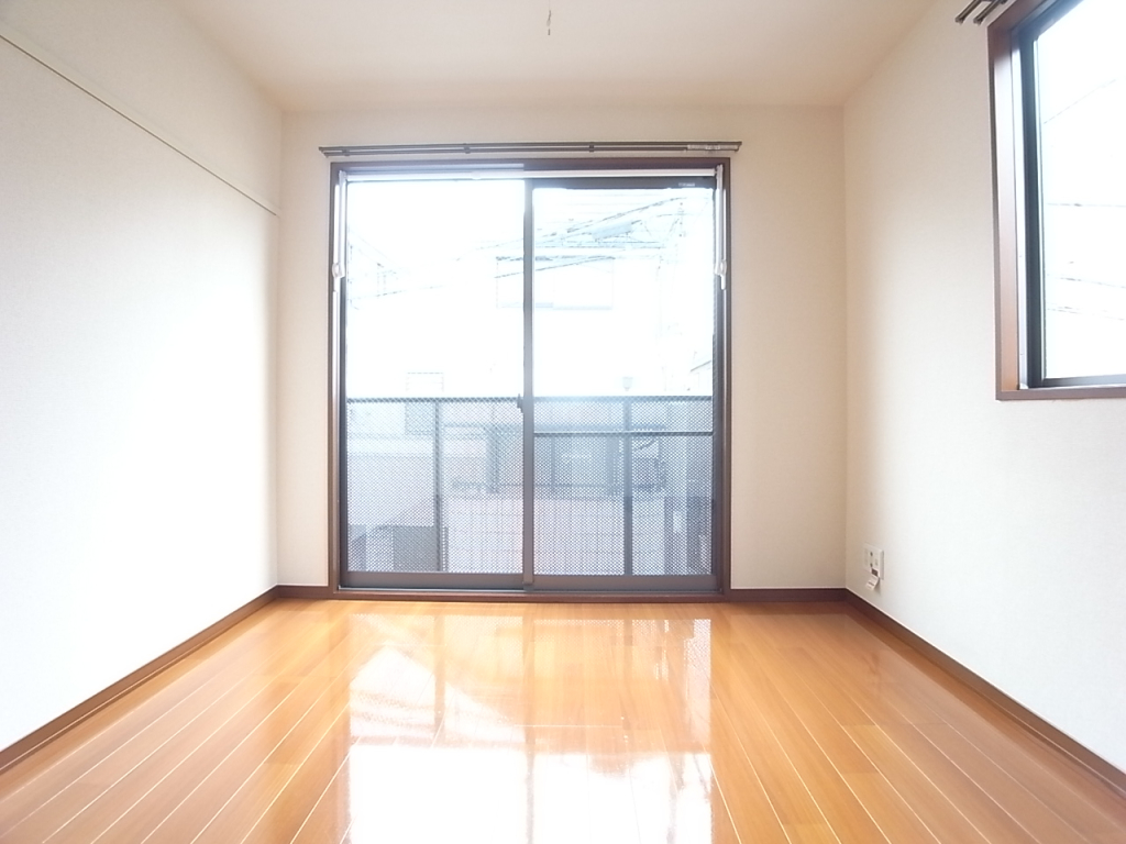 2階角部屋2面採光で風通しと日当たり良好！