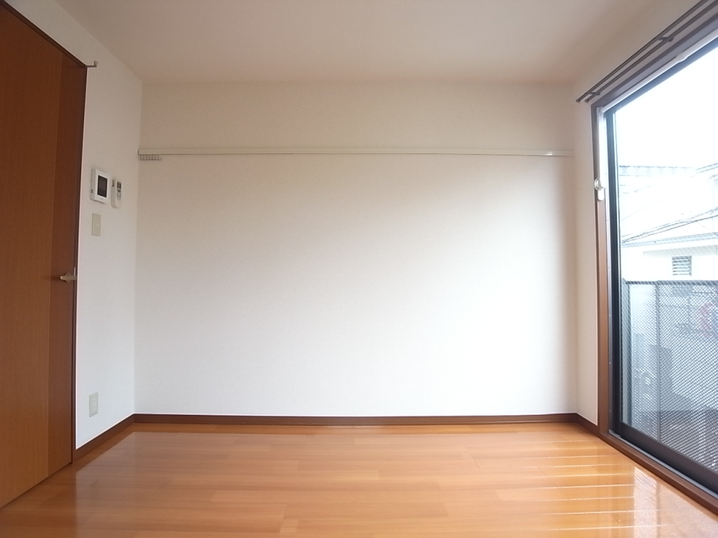 正方形の居室は家具の配置がしやすいと言われています。