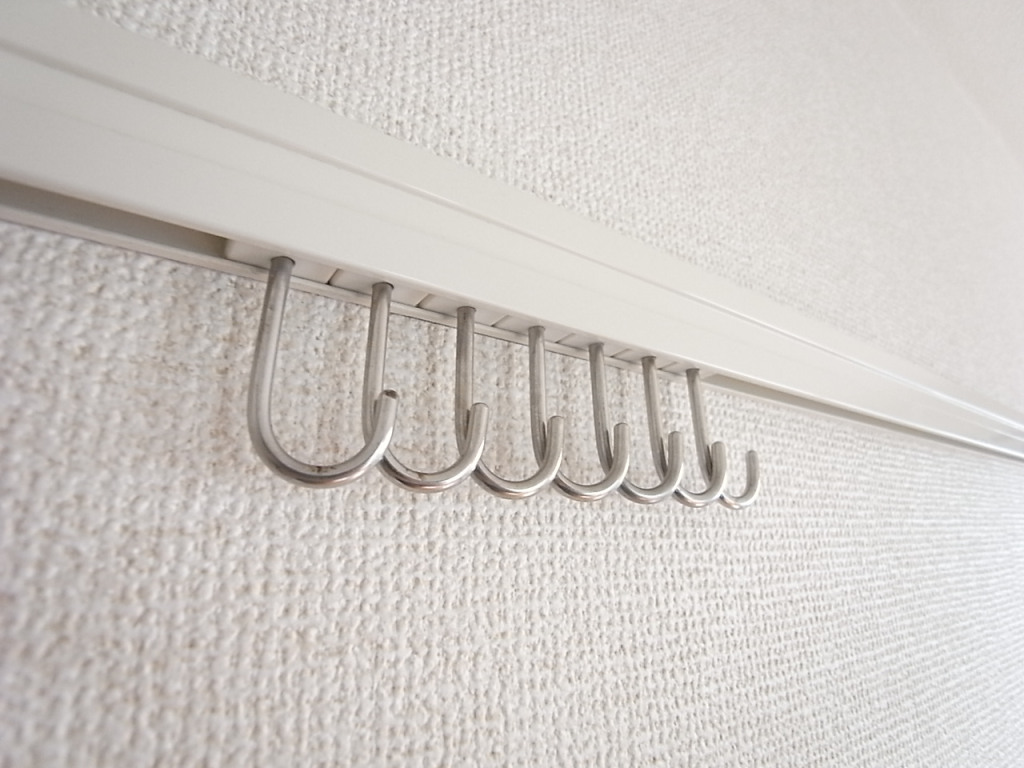 普段使いの服を掛けておく事が出来るフック