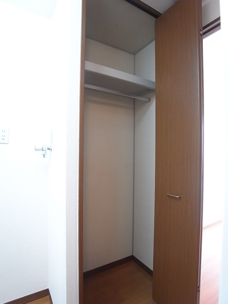 収納は廊下にございます。お部屋のデッドスペースが少なくなる！