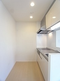 キッチンには冷蔵庫と食器棚が並べておけます！