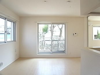 日当たりがとても良いリビングです！ 