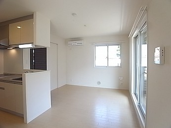 テーブルとソファーを楽における広さが嬉しい！ 