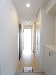 玄関から室内方向を撮影！