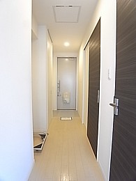 室内から玄関方向を撮影！