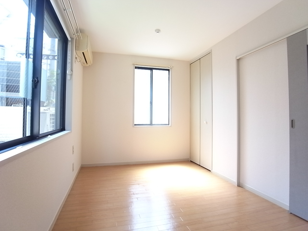 別角度から撮った洋室