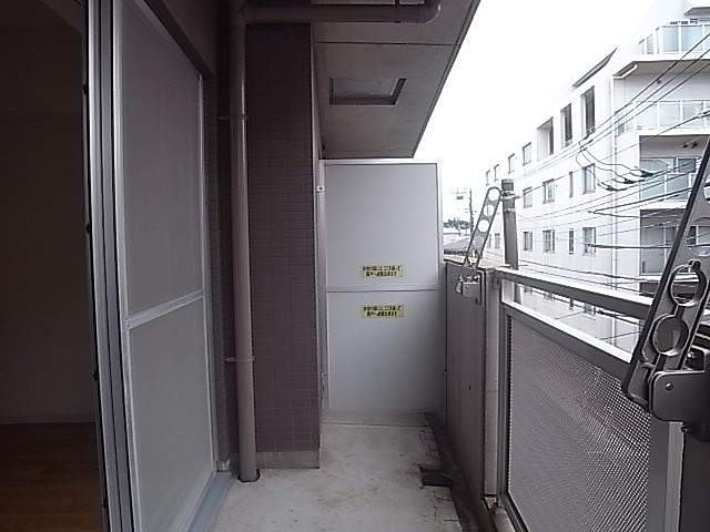 布団をしっかり干す事が出来る広さのバルコニー！