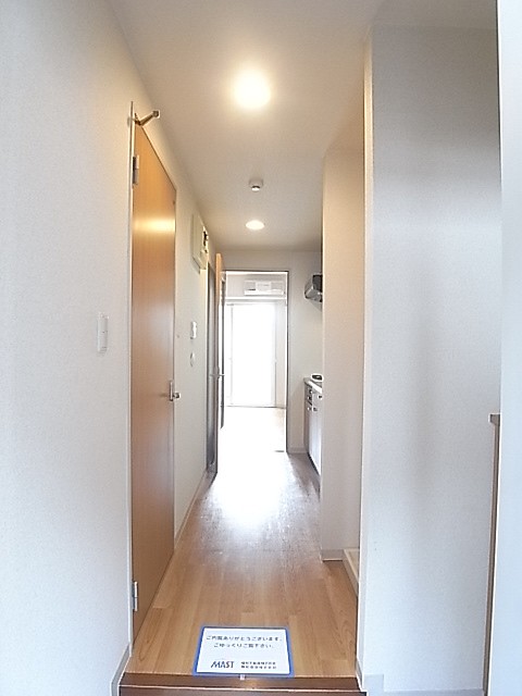 玄関から室内方向を撮影！
