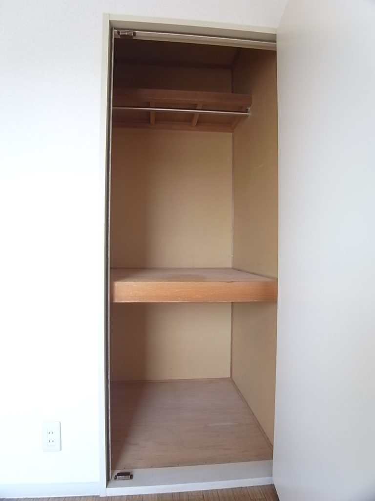 収納は押入タイプで収納力も高い！
