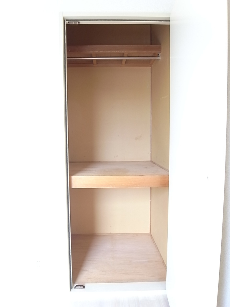 収納は押入タイプで収納力も高い！