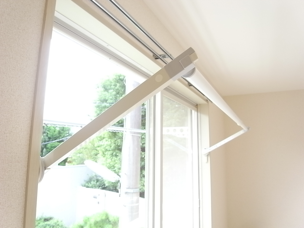 雨の日にも重宝する室内物干し具！