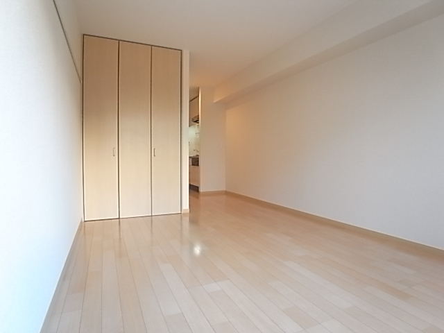 白色系のフローリングはお部屋を明るく見せます！