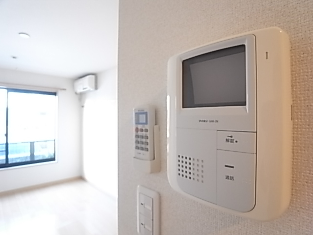 来客はまずはモニターホンで確認を！