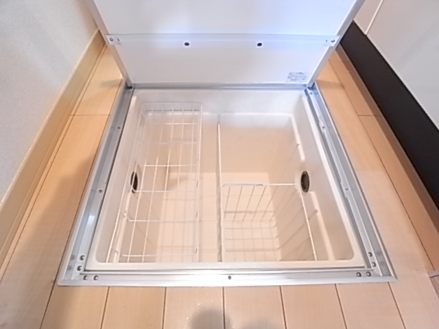 あったら便利な床下収納！保存のきく食料品を。