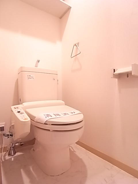 トイレはもちろん温水洗浄便座！