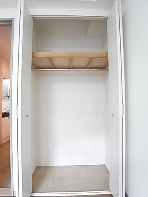 お部屋の収納はクローゼット！