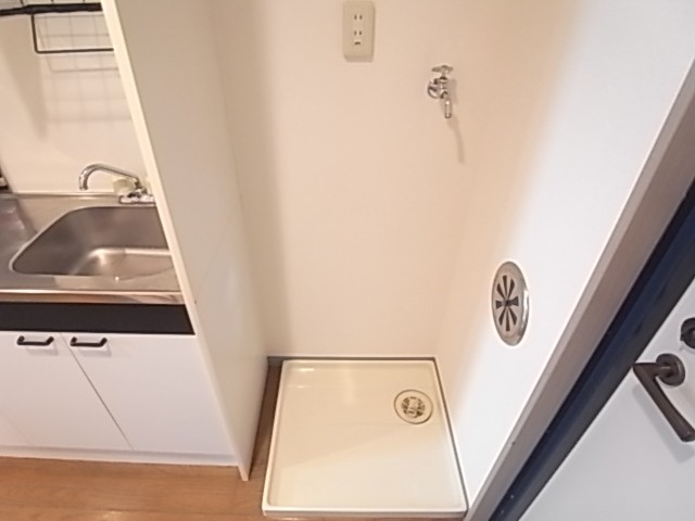 洗濯機置場。水漏れ時に安心の防水パン付き！