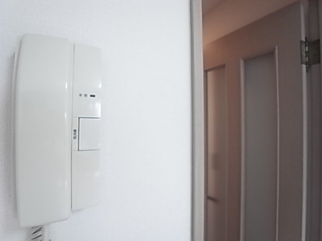 インターホン。来客確認後はオートロックを開錠！