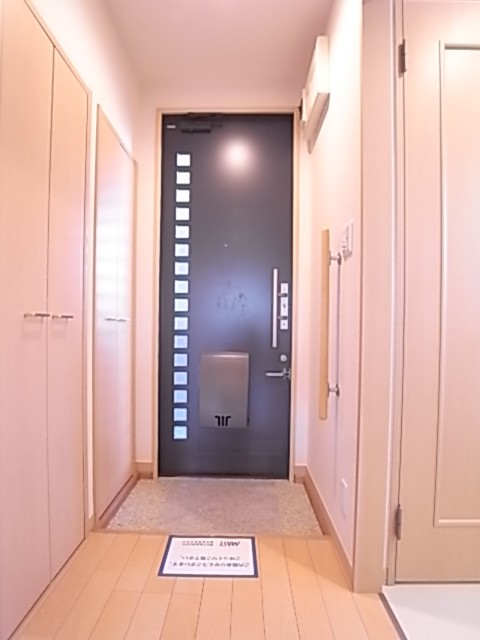 洋室から玄関方面を撮った写真です！