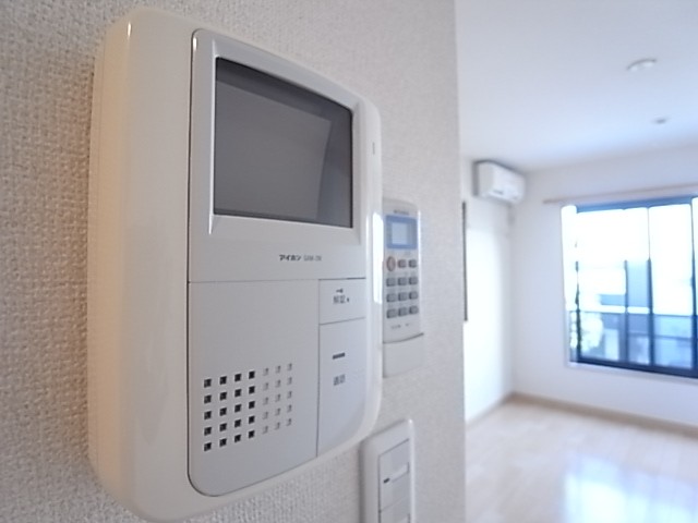 来客はまずモニターホンで確認を！
