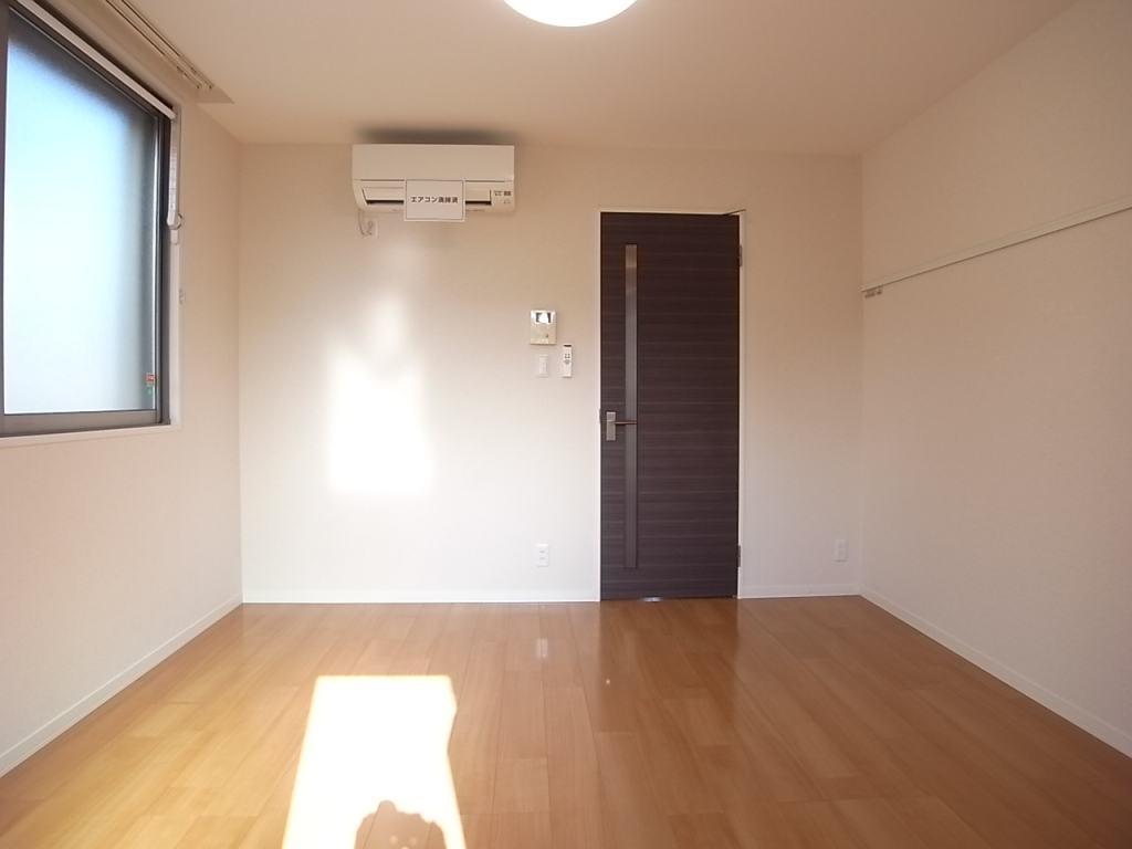 幅広のフローリングが珍しい！