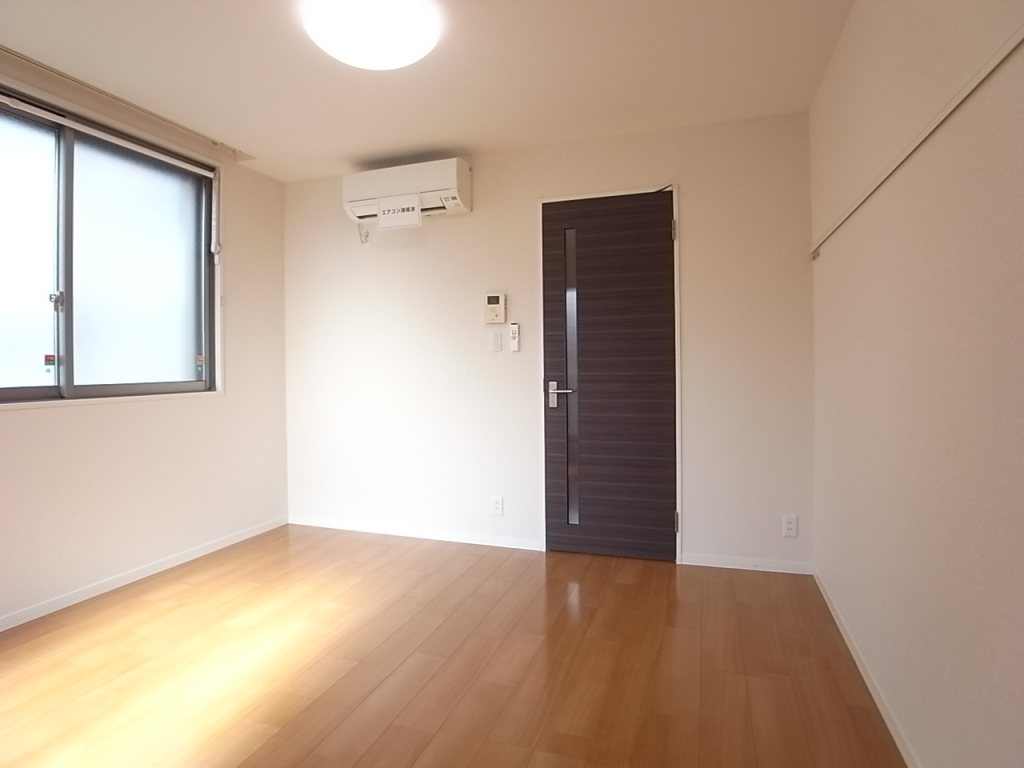 窓２ヶ所ともに防犯合わせガラスを採用！安心感が違います！