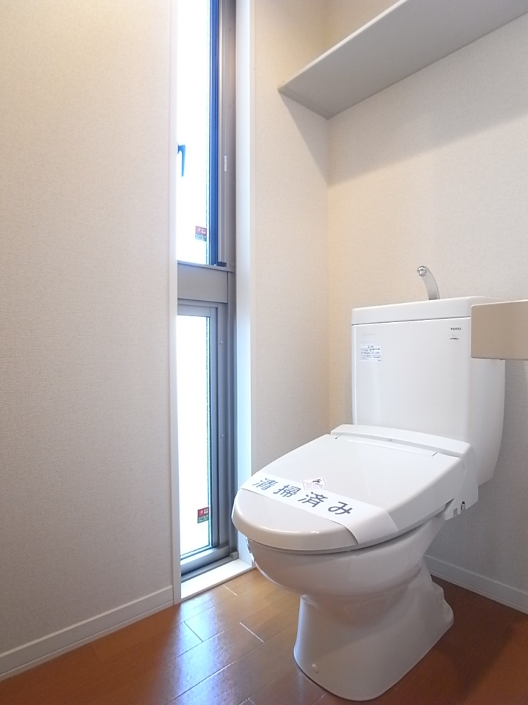 明るく風通しのいいトイレ。