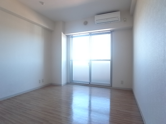 天井高のあるお部屋なので広く見えます！