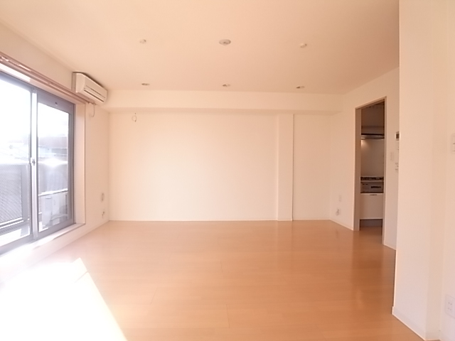 正方形に近い形で家具の配置も自由自在！