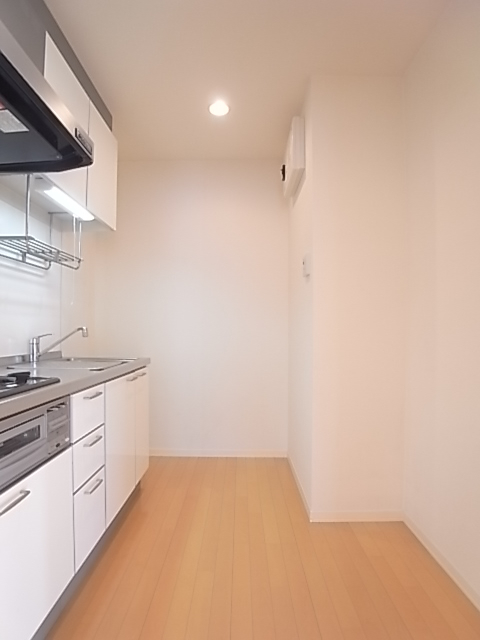 冷蔵庫と食器棚を並べておけます！