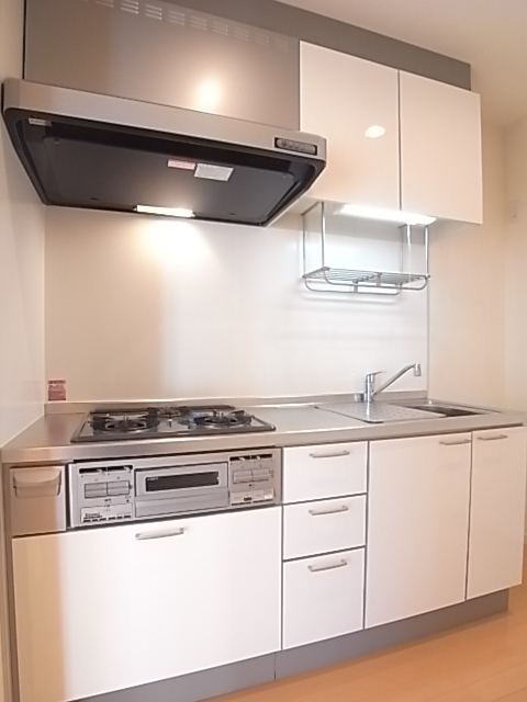 収納棚も多い大型キッチン！