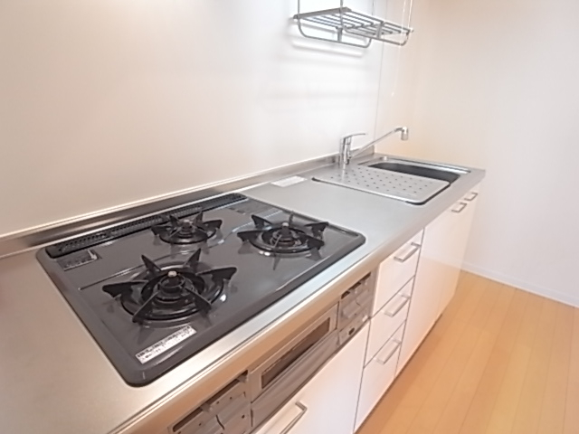 システムキッチンガス3口グリル付き！