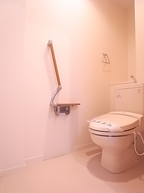 温水洗浄便座は当然！清潔感のあるトイレ。