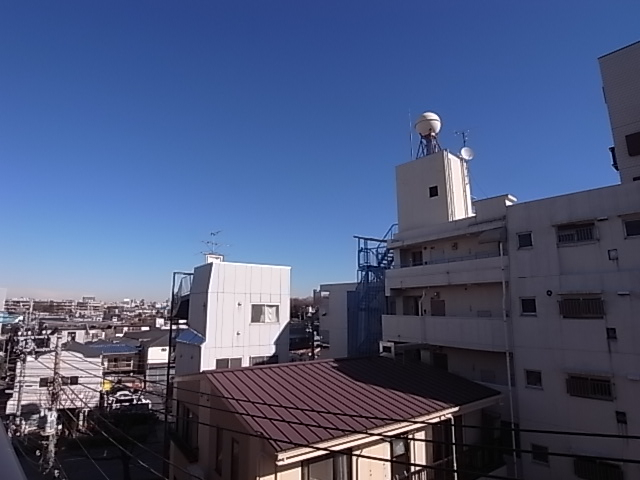 北東方面の眺望。ちょっとだけ新宿方面が見えます。